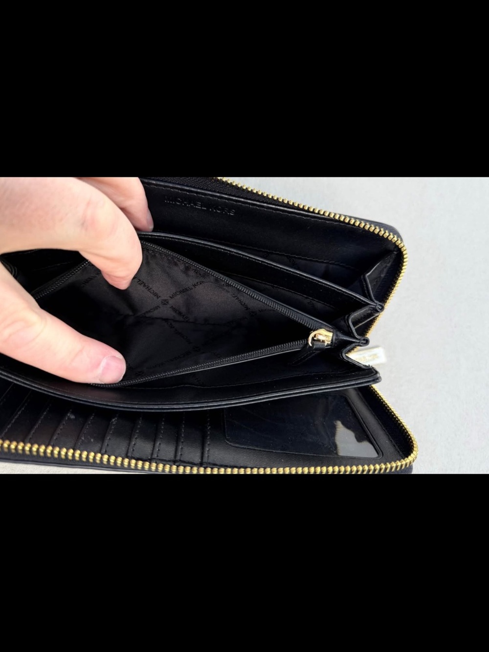Michael Kors Black Pebbled Leather Men's Zip Wallet with Gold Logo - Picture 10 of 10